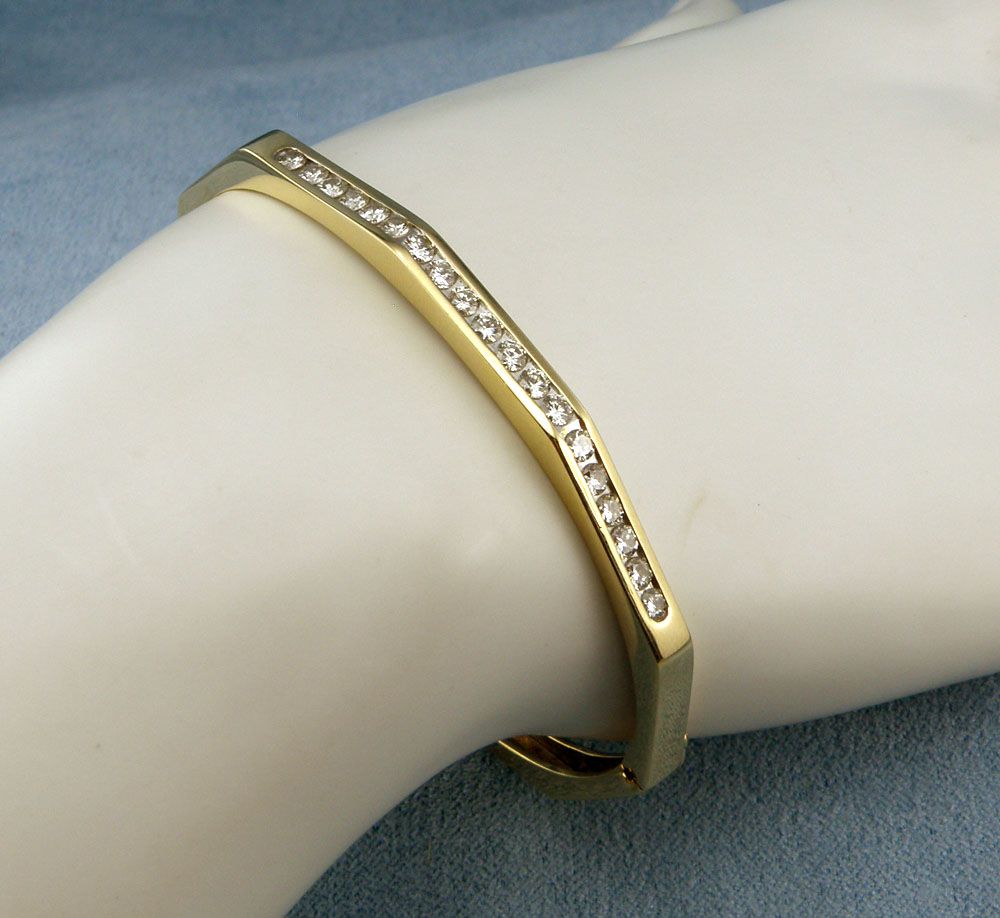1.00cttw Beautiful Diamond (SI/GH) Bangle/Bracelet in 14Kt Yellow Gold, 7" 1.00cttw Beautiful Diamond (SI/GH) Bangle/Bracelet in 14Kt Yellow Gold, 7"