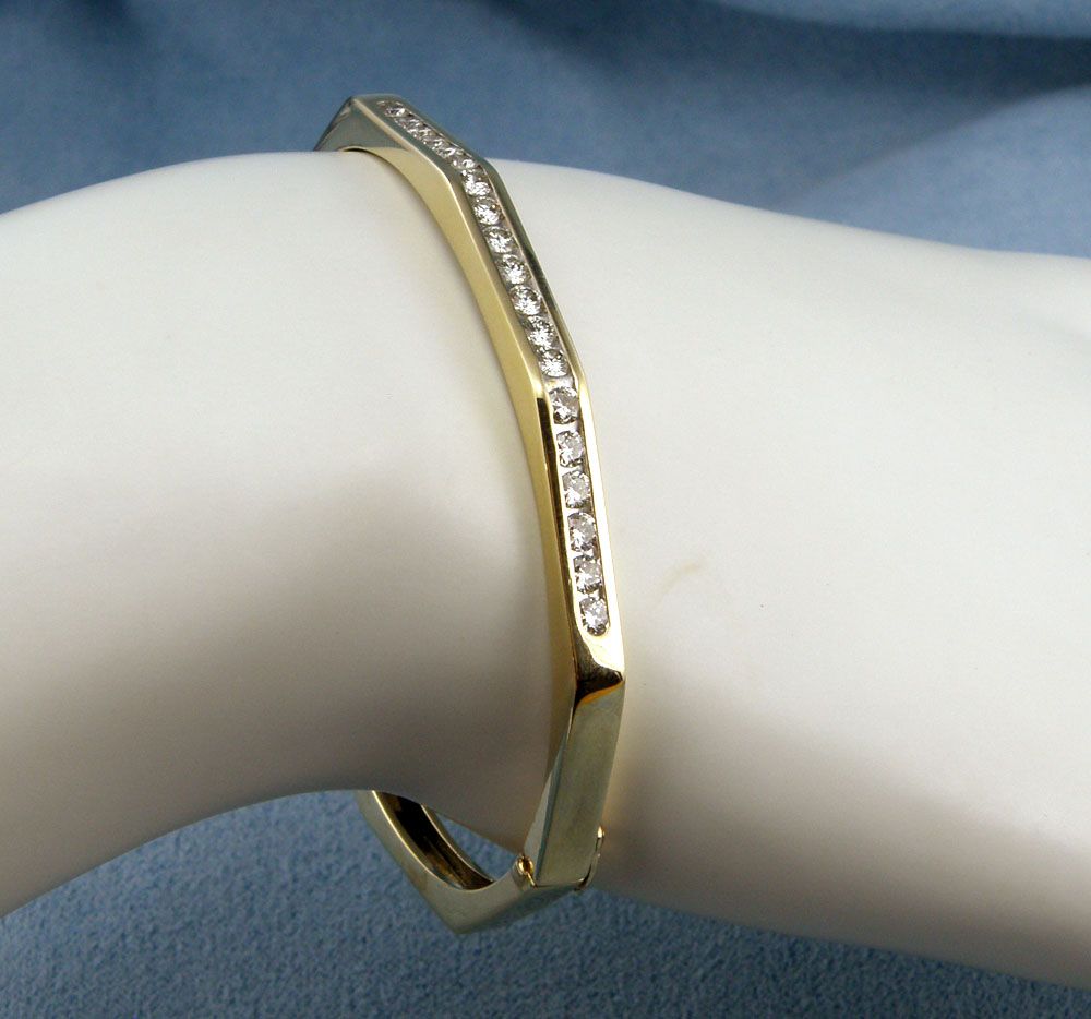 1.00cttw Beautiful Diamond (SI/GH) Bangle/Bracelet in 14Kt Yellow Gold, 7" 1.00cttw Beautiful Diamond (SI/GH) Bangle/Bracelet in 14Kt Yellow Gold, 7"