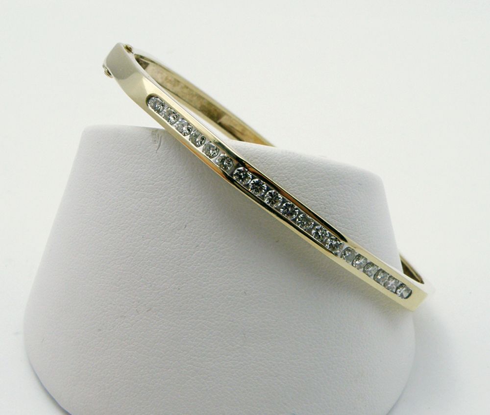 1.00cttw Beautiful Diamond (SI/GH) Bangle/Bracelet in 14Kt Yellow Gold, 7" 1.00cttw Beautiful Diamond (SI/GH) Bangle/Bracelet in 14Kt Yellow Gold, 7"