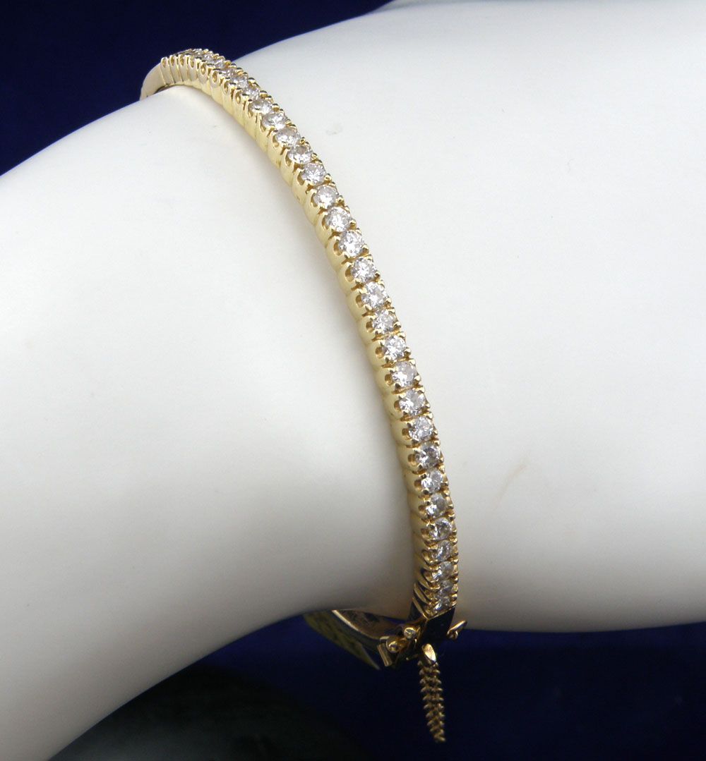Beautiful 2.15CTTW. Diamond (SI/GH) Bangle in 14K Yellow Gold, 6.5inch Beautiful 2.15CTTW. Diamond (SI/GH) Bangle in 14K Yellow Gold, 6.5inch