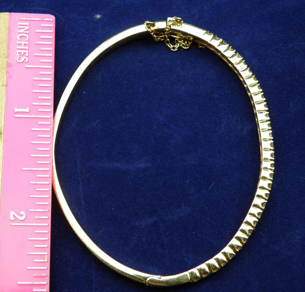 Beautiful 2.15CTTW. Diamond (SI/GH) Bangle in 14K Yellow Gold, 6.5inch Beautiful 2.15CTTW. Diamond (SI/GH) Bangle in 14K Yellow Gold, 6.5inch