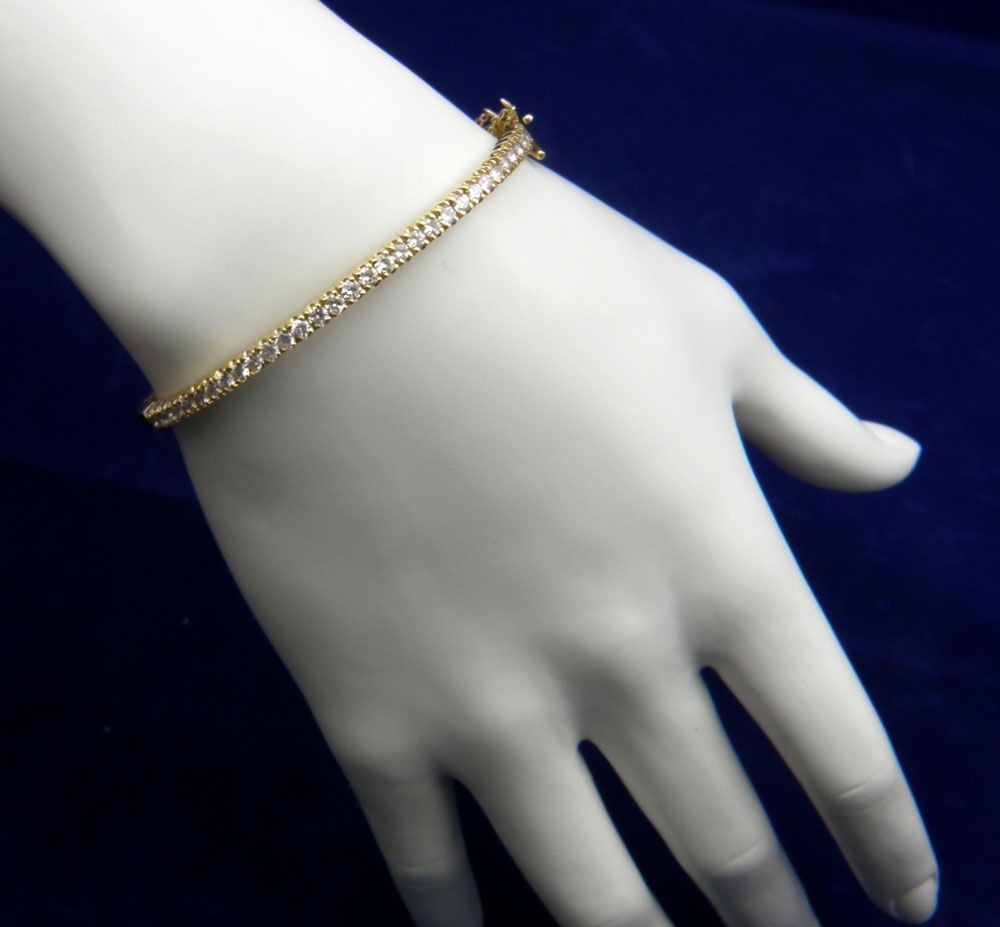 Beautiful 2.15CTTW. Diamond (SI/GH) Bangle in 14K Yellow Gold, 6.5inch Beautiful 2.15CTTW. Diamond (SI/GH) Bangle in 14K Yellow Gold, 6.5inch