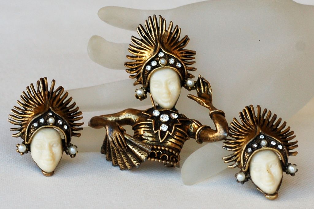 Rare PAM Thai Dancer Pendant Brooch Earring Parure Rare PAM Thai Dancer Pendant Brooch Earring Parure