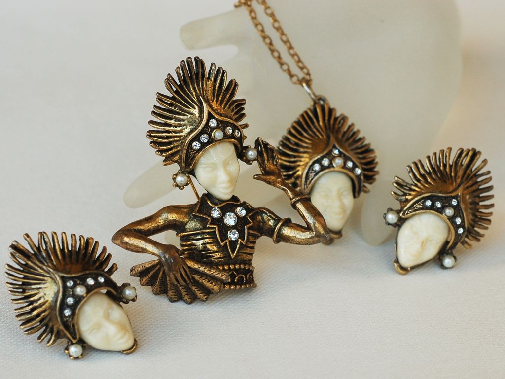 Rare PAM Thai Dancer Pendant Brooch Earring Parure Rare PAM Thai Dancer Pendant Brooch Earring Parure
