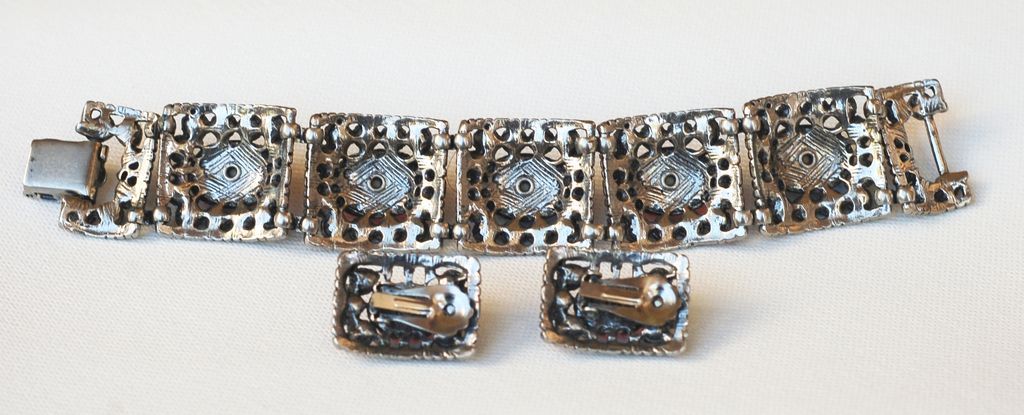 Selini Rhinestone Glass Bracelet Earring Set Selini Rhinestone Glass Bracelet Earring Set