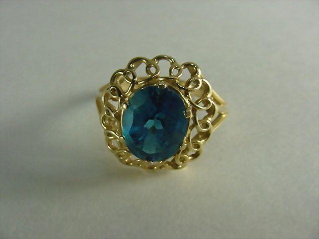 golden sapphire ring