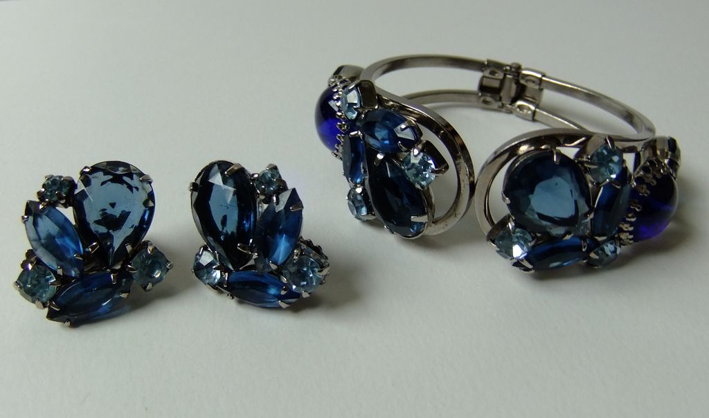Juliana Clamper Demi-Parure Blues Silvertone Book Pieces Juliana Clamper Demi-Parure Blues Silvertone Book Pieces