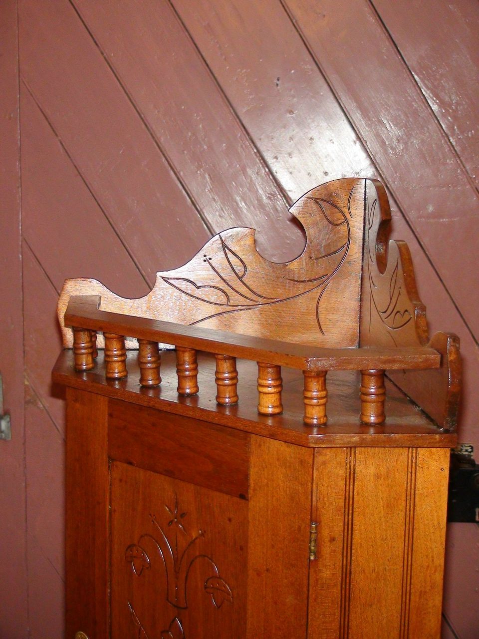 Antique 19th Century Hanging Walnut Corner Medicine Cabinet Antique 19th Century Hanging Walnut Corner Medicine Cabinet