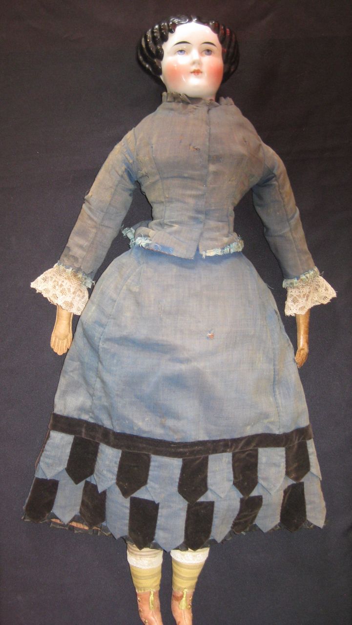 Statuesque 31" China lady in incredible original dress. Statuesque 31" China lady in incredible original dress.