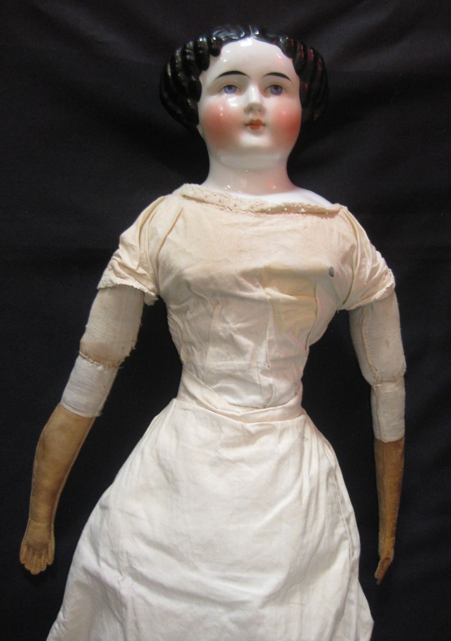Statuesque 31" China lady in incredible original dress. Statuesque 31" China lady in incredible original dress.