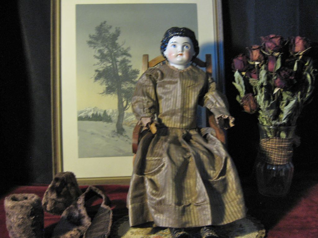 23" Kling with windblown hair, exposed ears in 1870s-80s costume and AMAZING antique rocking chair. 23" Kling with windblown hair, exposed ears in 1870s-80s costume and AMAZING antique rocking chair.