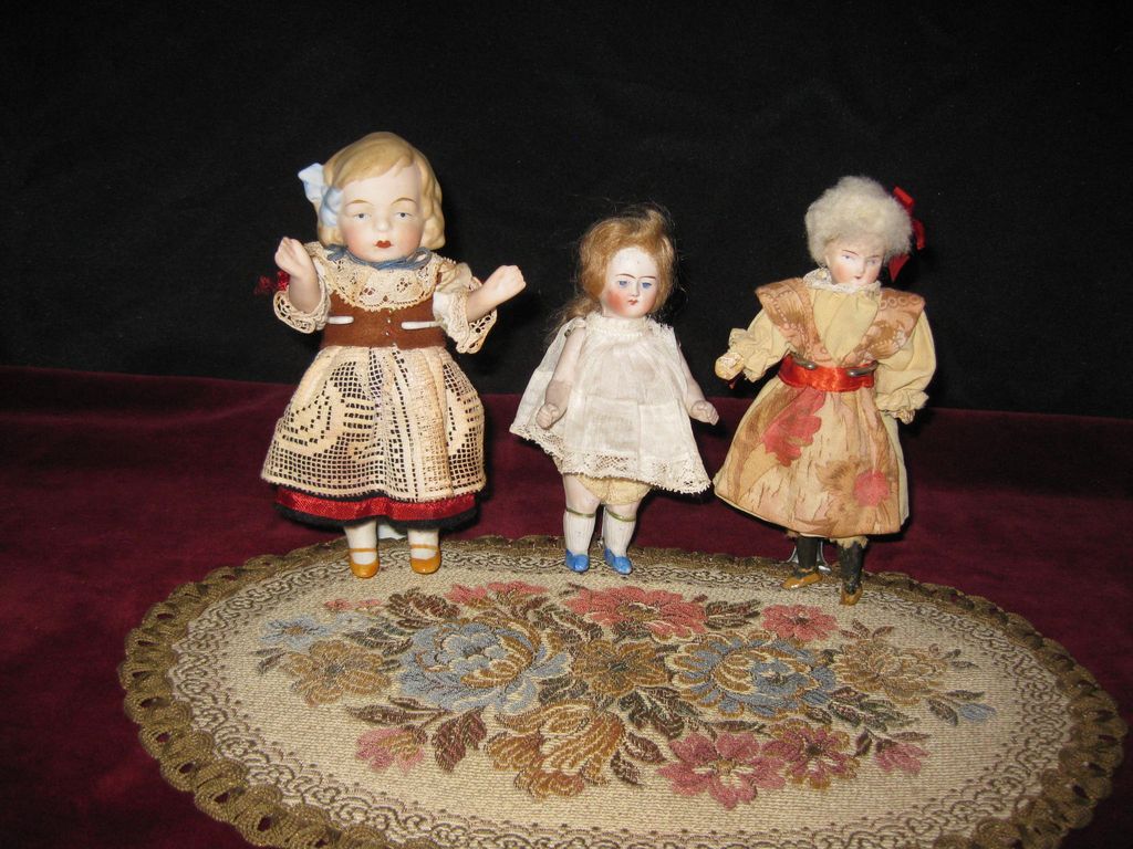 Three little dolls Three little dolls