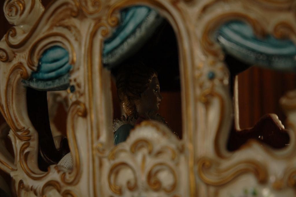 19th Century Hand-Painted Porcelain Carriage 19th Century Hand-Painted Porcelain Carriage