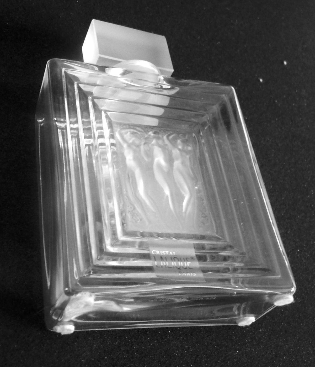 Lalique art deco style Duncan perfume bottle with nudes Lalique art deco style Duncan perfume bottle with nudes