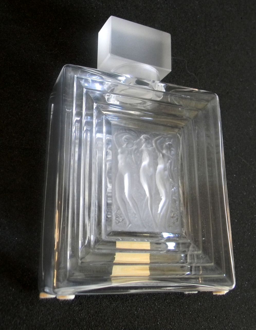 Lalique art deco style Duncan perfume bottle with nudes Lalique art deco style Duncan perfume bottle with nudes