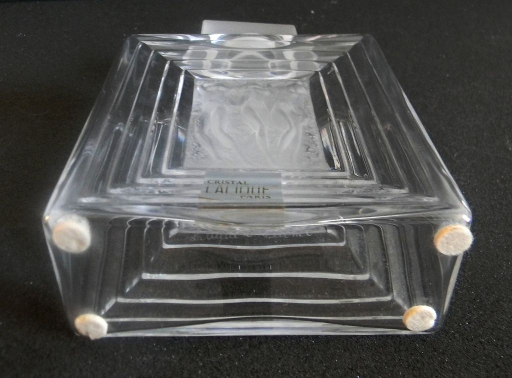 Lalique art deco style Duncan perfume bottle with nudes Lalique art deco style Duncan perfume bottle with nudes