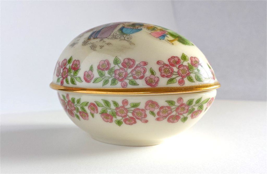 1985 Limited Edition Lenox Porcelain Easter Egg 1985 Limited Edition Lenox Porcelain Easter Egg