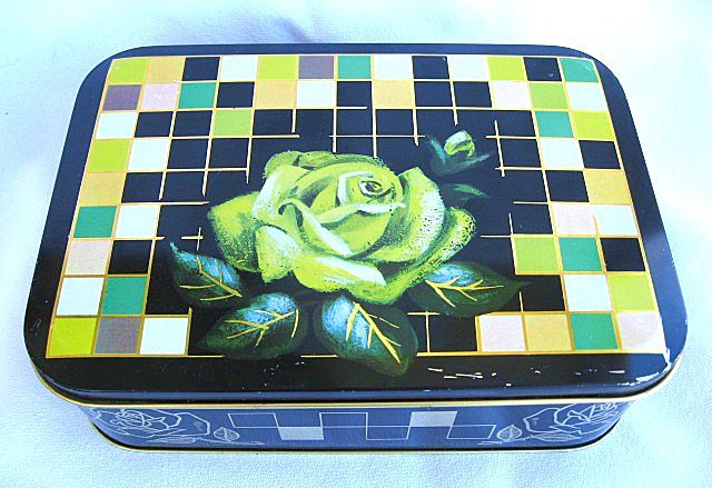 Vintage Green Rose Tin Made in Great Britain Gold Black Floral Vintage Green Rose Tin Made in Great Britain Gold Black Floral