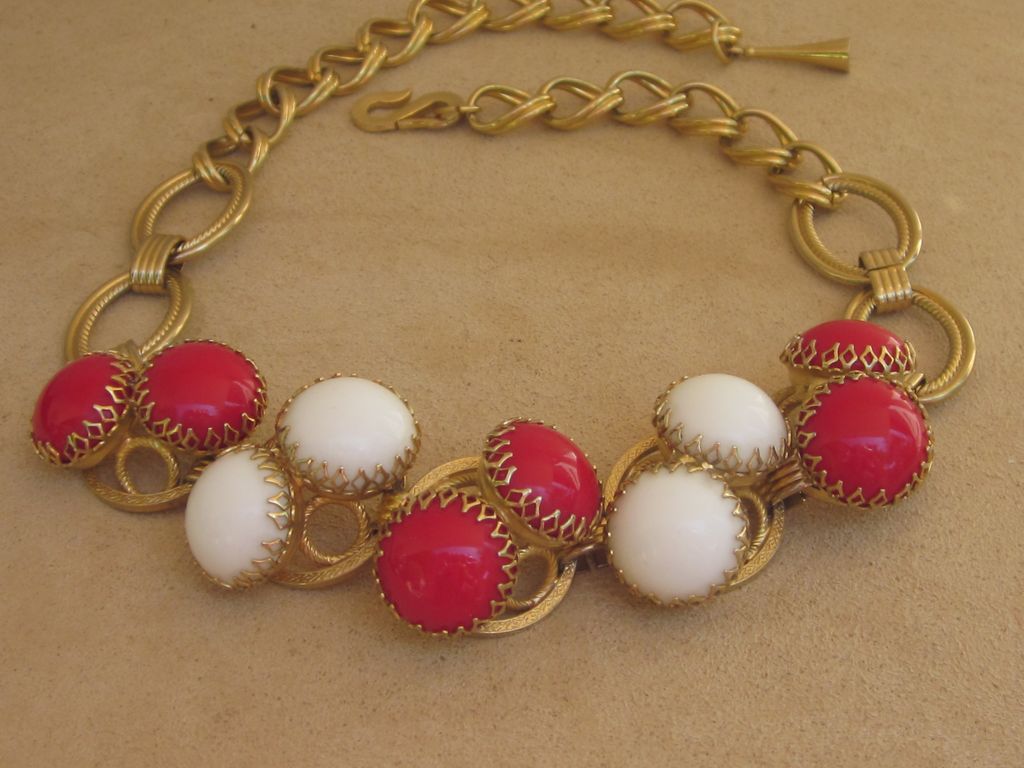 Fun Vintage Patriotic Runway Necklace Fun Vintage Patriotic Runway Necklace