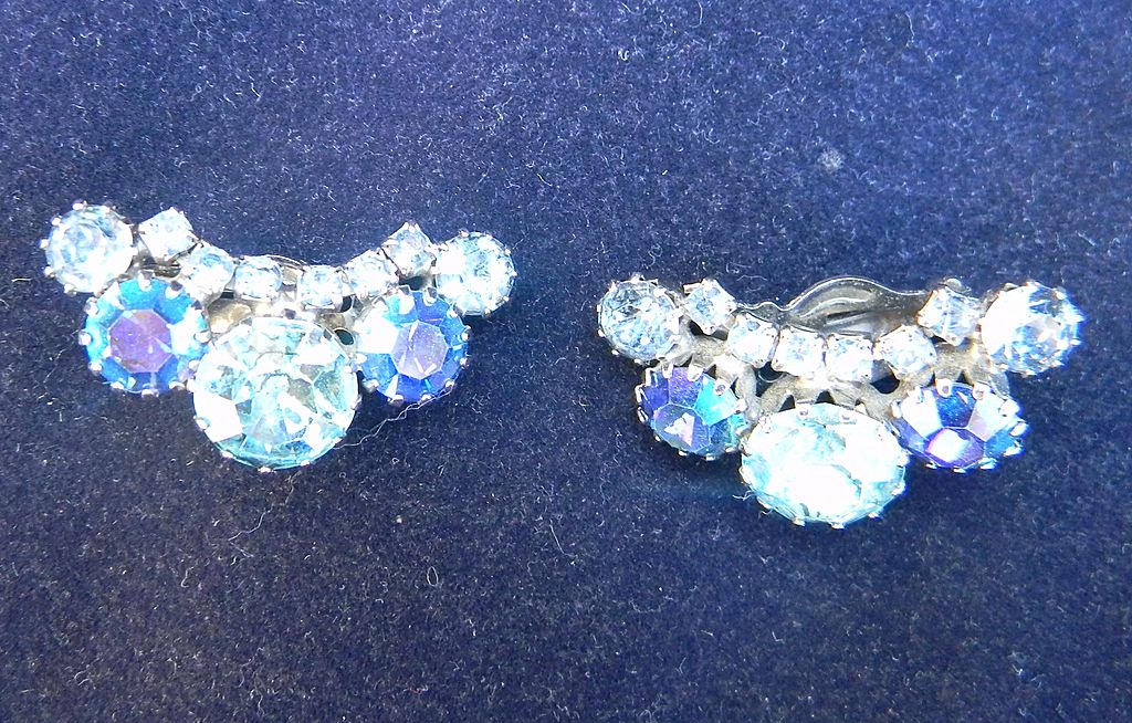 Signed WEISS vintage earrings Signed WEISS vintage earrings