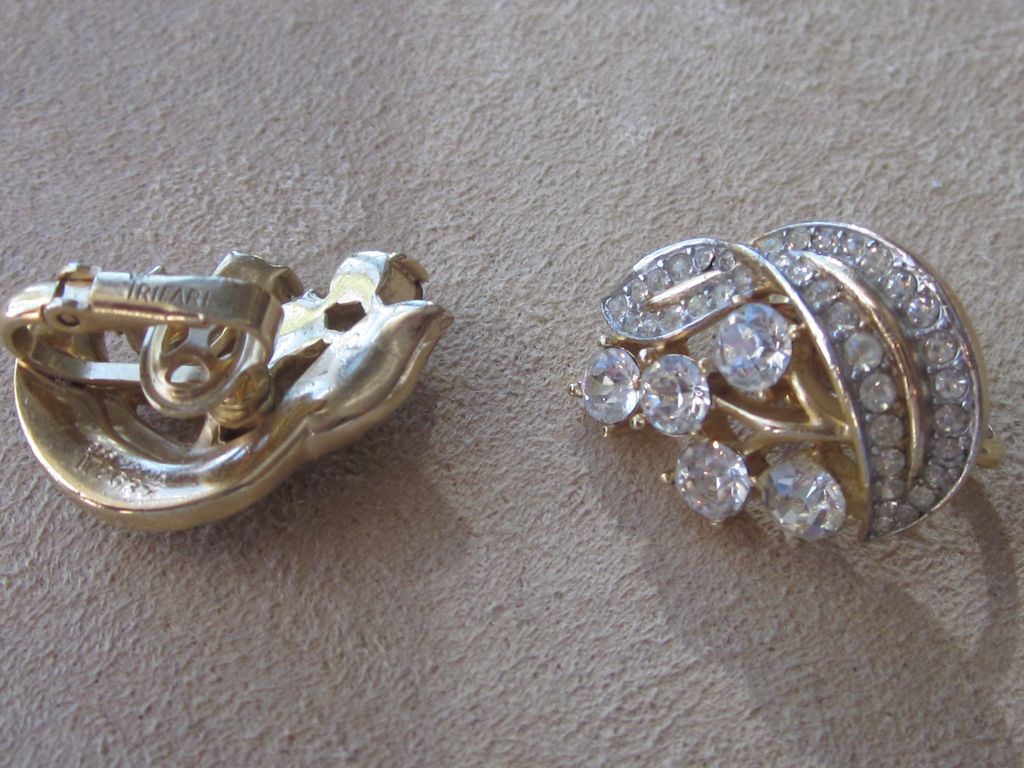 Crown Trifari- Stunning Old Vintage Earrings Crown Trifari- Stunning Old Vintage Earrings