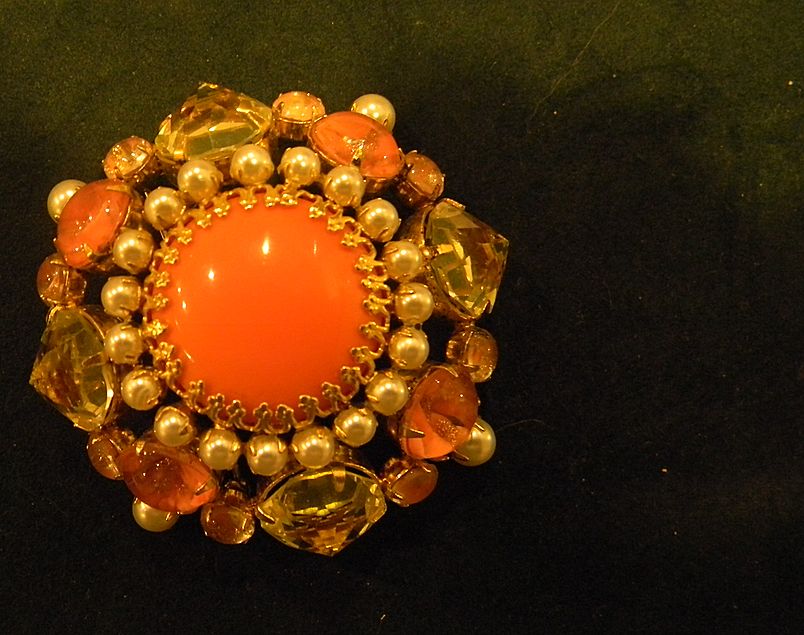 Schreiner - Inverted stone Brooch Schreiner - Inverted stone Brooch