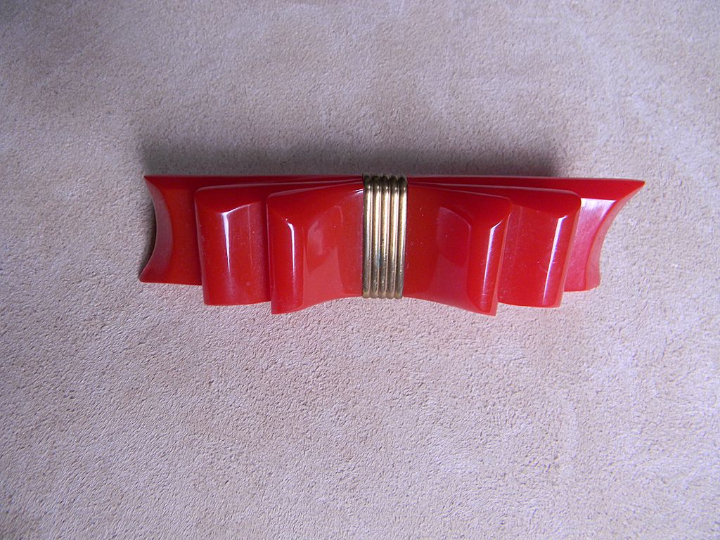 Famous Ribbon Bakelite Brooch Famous Ribbon Bakelite Brooch