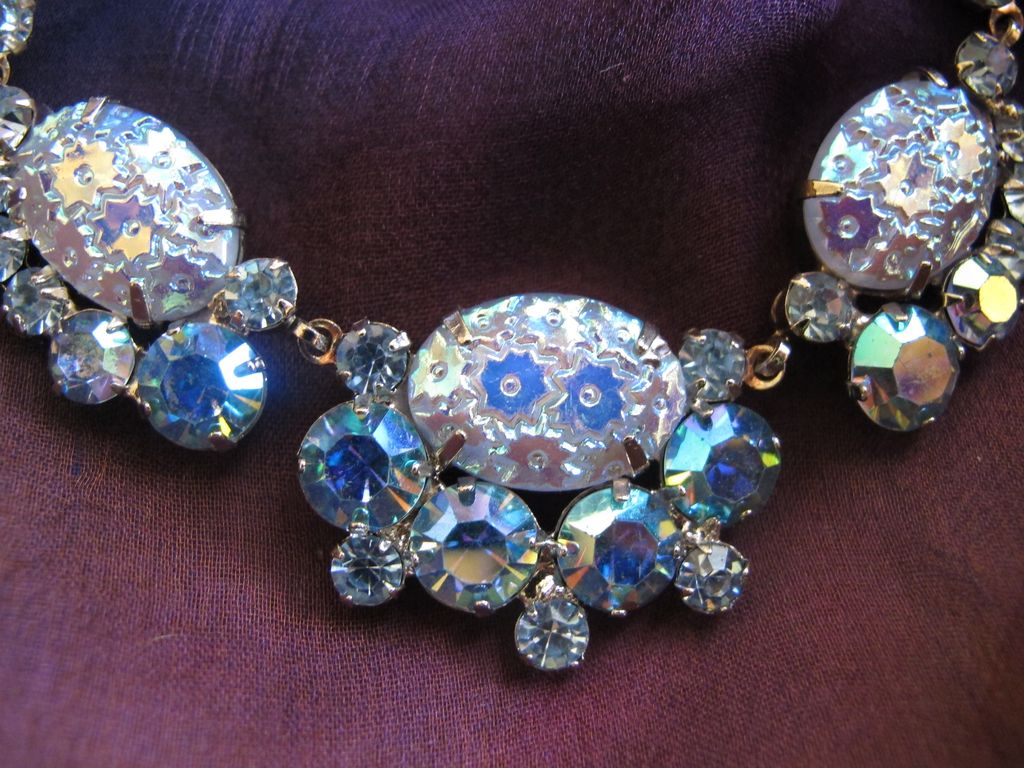 Dazzling Vintage Delizza and Elster (AKA: D & E, Juliana) Silver Blue Art Glass Necklace - Book Piece Dazzling Vintage Delizza and Elster (AKA: D & E, Juliana) Silver Blue Art Glass Necklace - Book Piece