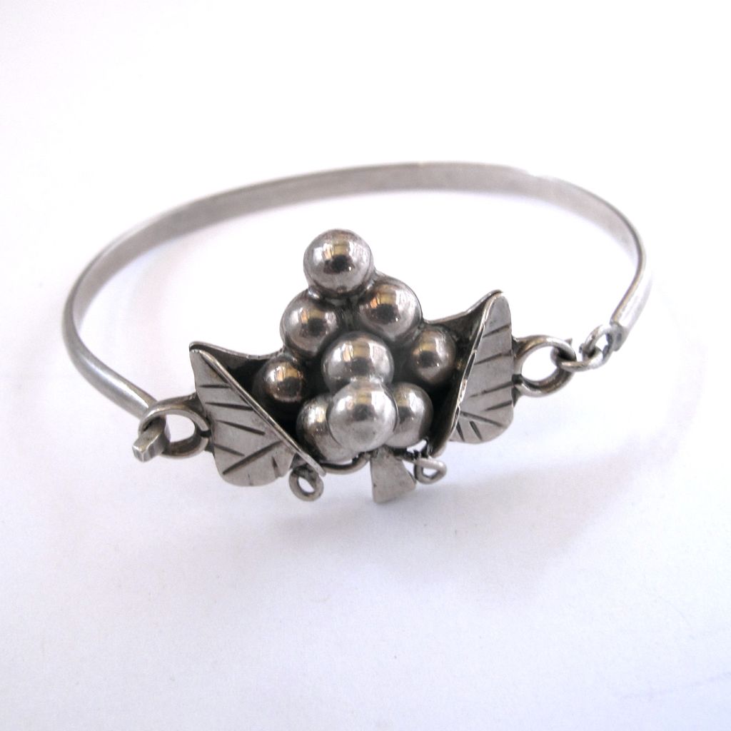 Taxco Mexico Sterling Silver Grape Cluster Bangle Bracelet Taxco Mexico Sterling Silver Grape Cluster Bangle Bracelet