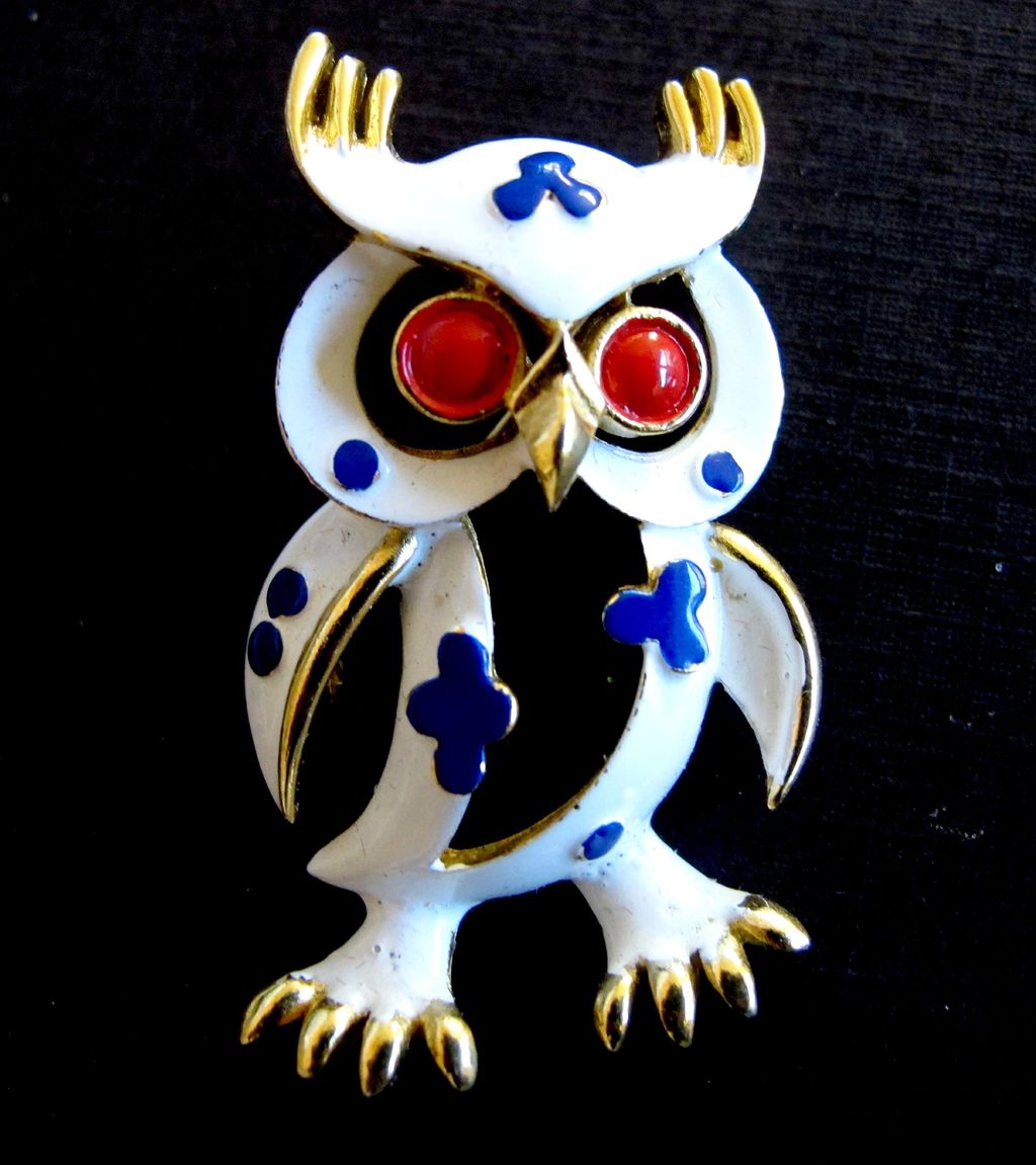 Vintage Crown Trifari White Enamel 1968 "Pet Series" Owl Pin Vintage Crown Trifari White Enamel 1968 "Pet Series" Owl Pin