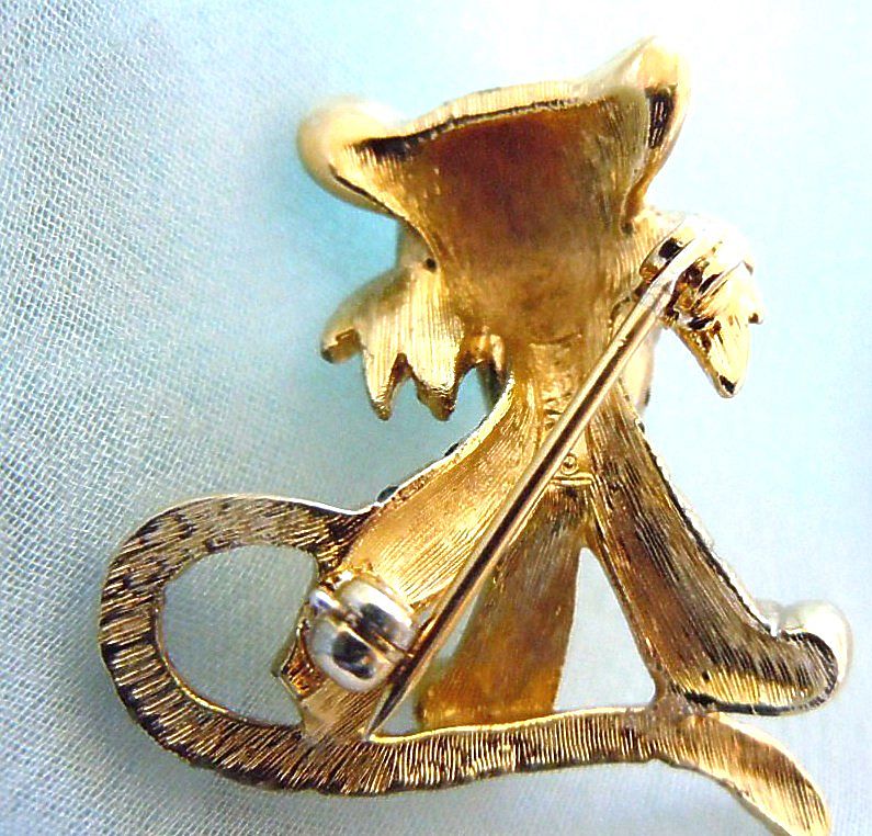 Jomaz Figural Tiger Pin "Book Piece" Jomaz Figural Tiger Pin "Book Piece"