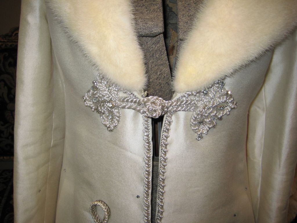Vintage Formal White Fur Collar Full Length Designer Coat Vintage Formal White Fur Collar Full Length Designer Coat