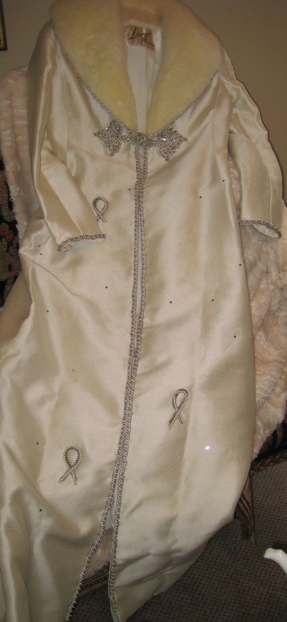 Vintage Formal White Fur Collar Full Length Designer Coat Vintage Formal White Fur Collar Full Length Designer Coat