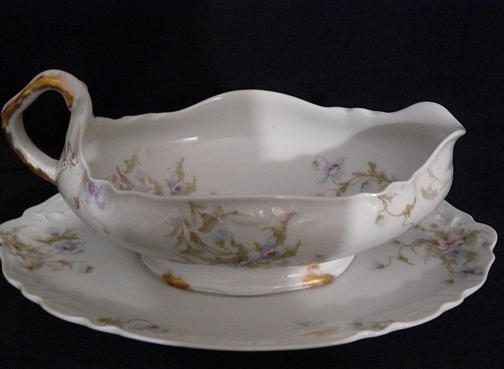 Haviland sauce/gravy boat set Limoges porcelain Haviland sauce/gravy boat set Limoges porcelain