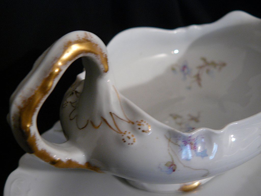 Haviland sauce/gravy boat set Limoges porcelain Haviland sauce/gravy boat set Limoges porcelain