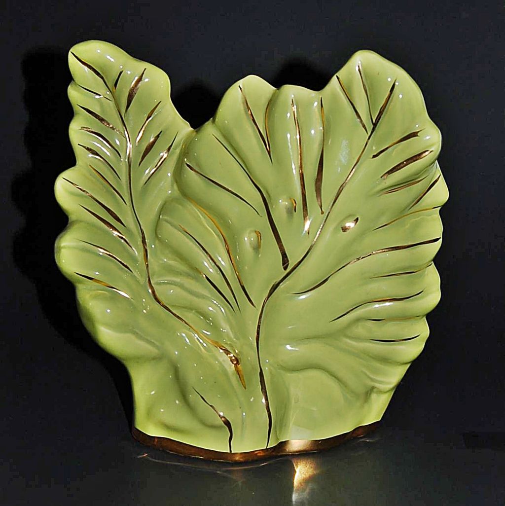 Vintage TV Lamp - California Style Pottery - Gilded Cabbage Leaf Design - Mid Century Modern Vintage TV Lamp - California Style Pottery - Gilded Cabbage Leaf Design - Mid Century Modern