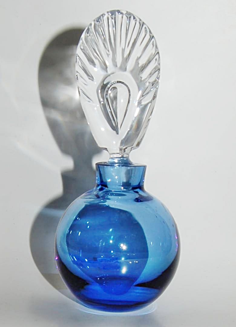 Vintage ART DECO Cobalt Blue Globe Perfume Bottle with Fan Stopper Vintage ART DECO Cobalt Blue Globe Perfume Bottle with Fan Stopper