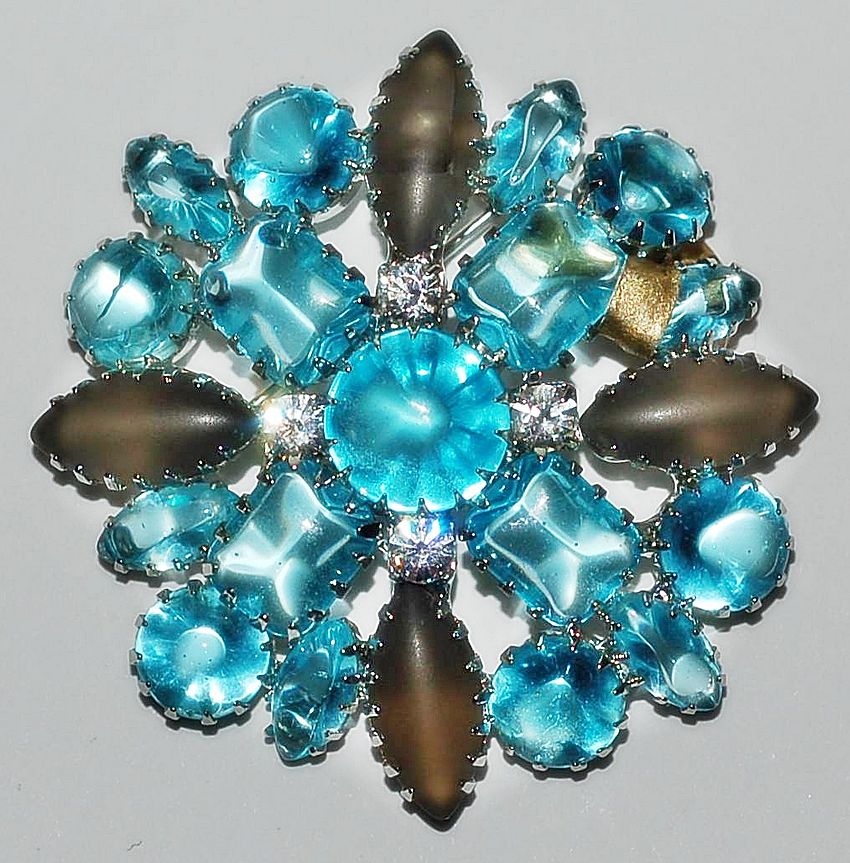 Vintage Juliana Cluster Brooch Pale Blue Topaz Colored Cushion Stones Vintage Juliana Cluster Brooch Pale Blue Topaz Colored Cushion Stones