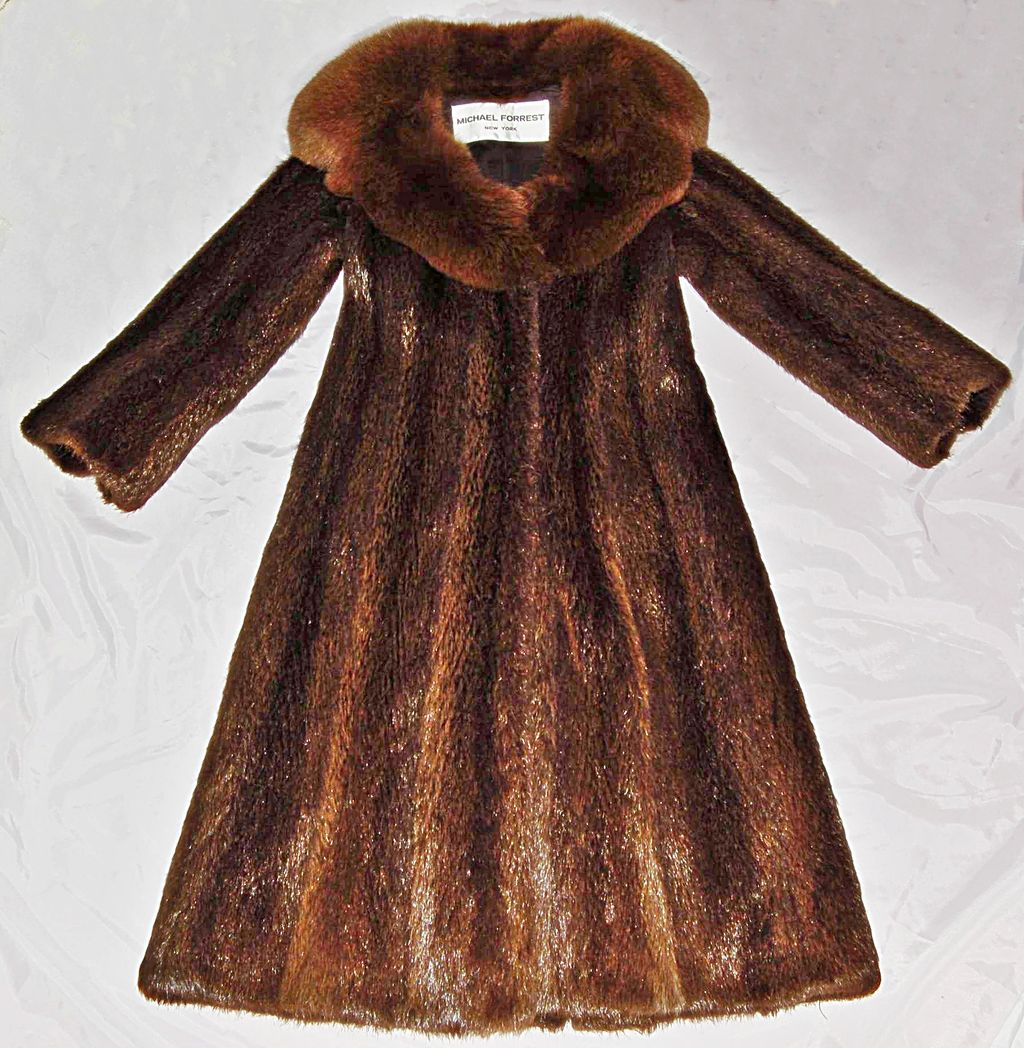 PIERRE CARDIN Fox & Beaver Fur Coat Sz 10/12 - 38" Chest- Excellent Condition Tailored, Fitted Style PIERRE CARDIN Fox & Beaver Fur Coat Sz 10/12 - 38" Chest- Excellent Condition Tailored, Fitted Style