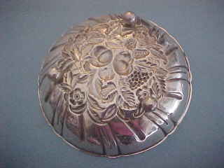 Stunning Sterling Silver Kirk & Son Vintage Repousse Footed Berry Bowl Stunning Sterling Silver Kirk & Son Vintage Repousse Footed Berry Bowl