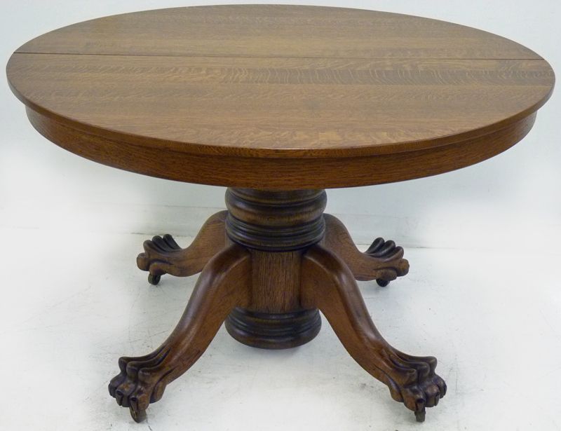 Round Oak Pawfoot Table, 2 skirted Lvs Round Oak Pawfoot Table, 2 skirted Lvs