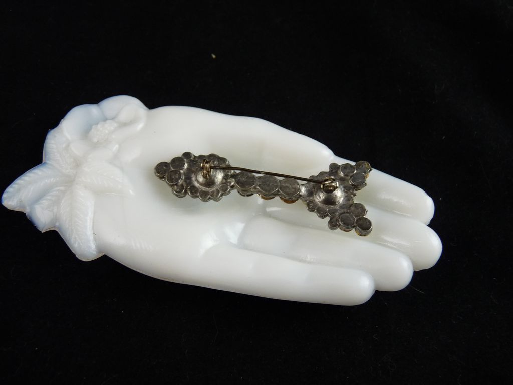 Vintage Rhinestone and Pot Metal Arrow Pin Brooch Vintage Rhinestone and Pot Metal Arrow Pin Brooch