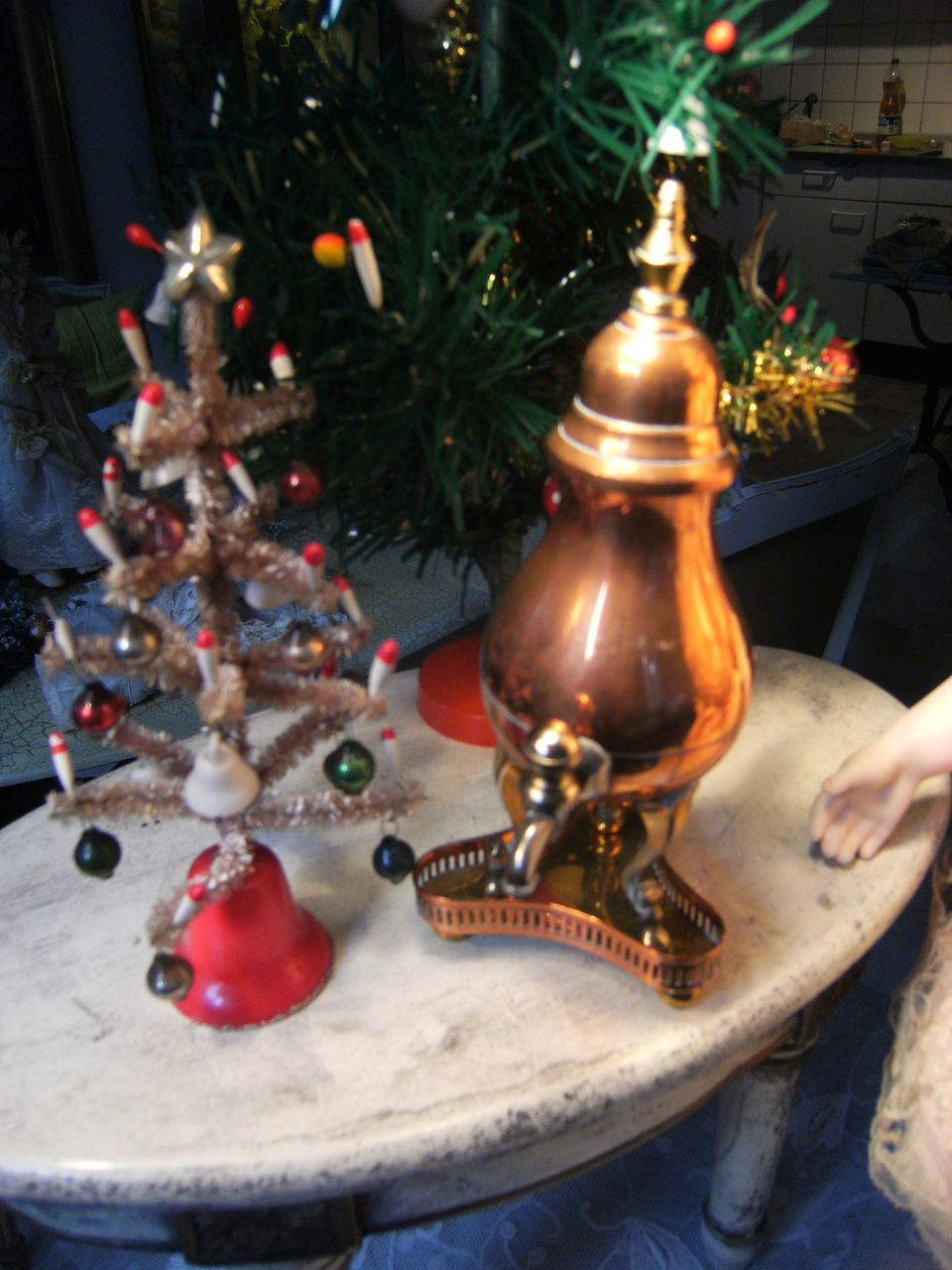 Most lovely little "Samovar" for display by your dolls.... Most lovely little "Samovar" for display by your dolls....