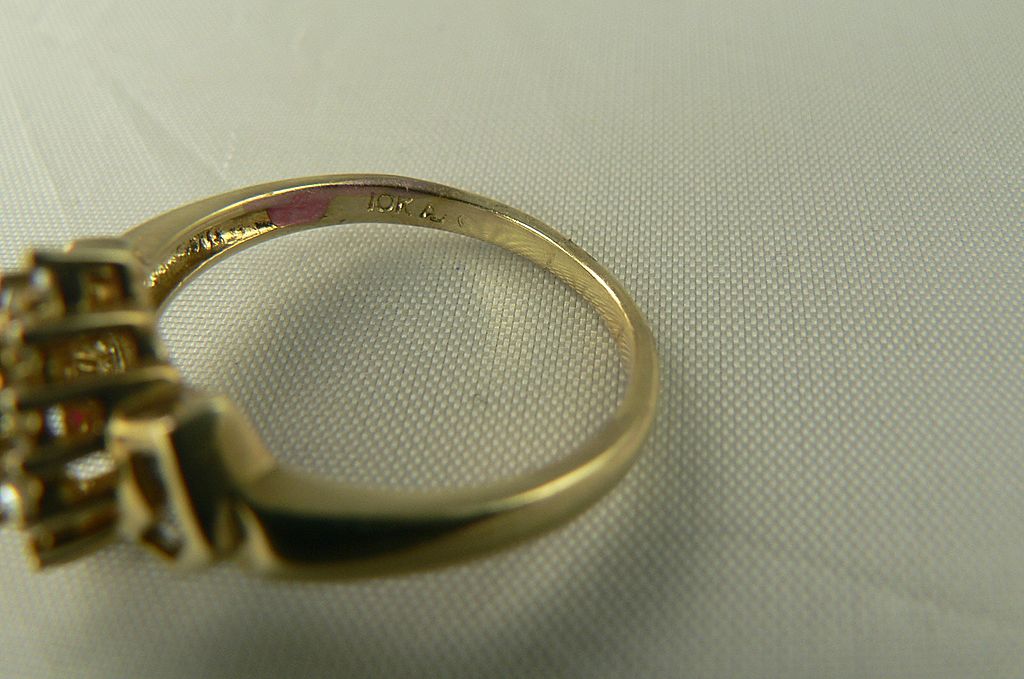 10kt Gold Ruby Diamond Ring - Size 6.75. 10kt Gold Ruby Diamond Ring - Size 6.75.
