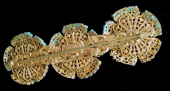 Beautiful Miriam Haskell brooch big and blue Beautiful Miriam Haskell brooch big and blue