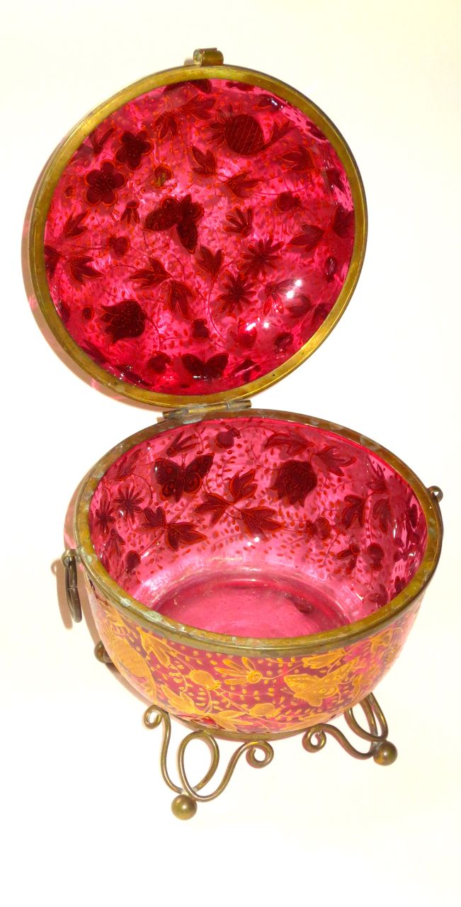 Large Moser Style Mounted Covered Box Cranberry w/Butterflies Large Moser Style Mounted Covered Box Cranberry w/Butterflies
