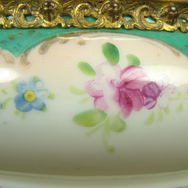 Signed Porcelain Japanese Hand Painted Dresser Box Signed Porcelain Japanese Hand Painted Dresser Box