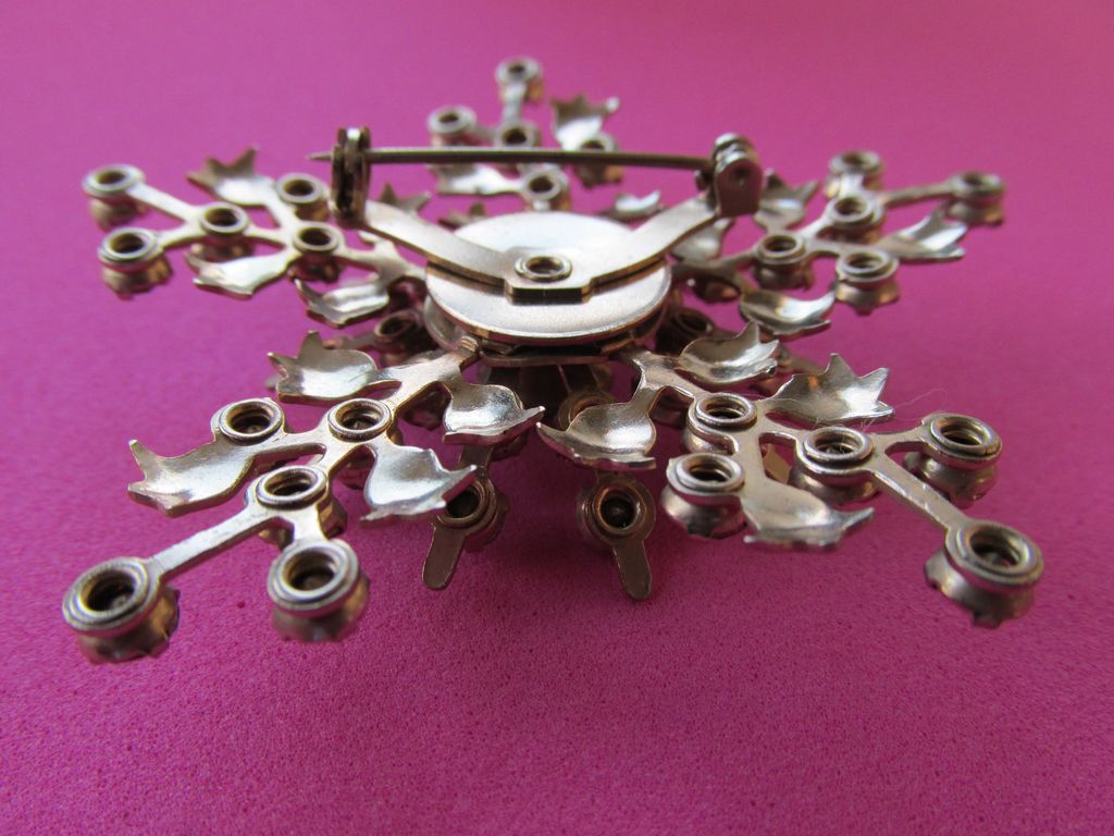 Snowflake Amethyst Rhinestone Star Brooch Pin Snowflake Amethyst Rhinestone Star Brooch Pin
