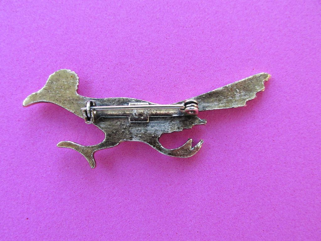 Vintage Gold Tone Road Runner Brooch Pin With Emerald Rhinestone Vintage Gold Tone Road Runner Brooch Pin With Emerald Rhinestone