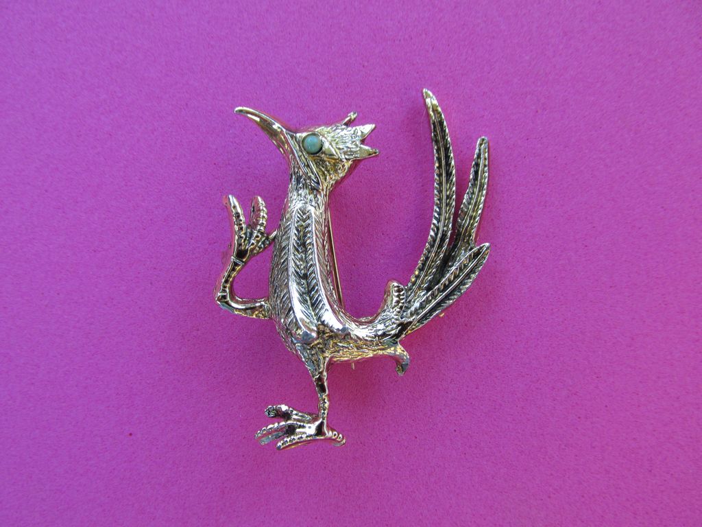 Vintage Road Runner Gold Tone Brooch Pin With Faux Turquoise Eye Vintage Road Runner Gold Tone Brooch Pin With Faux Turquoise Eye